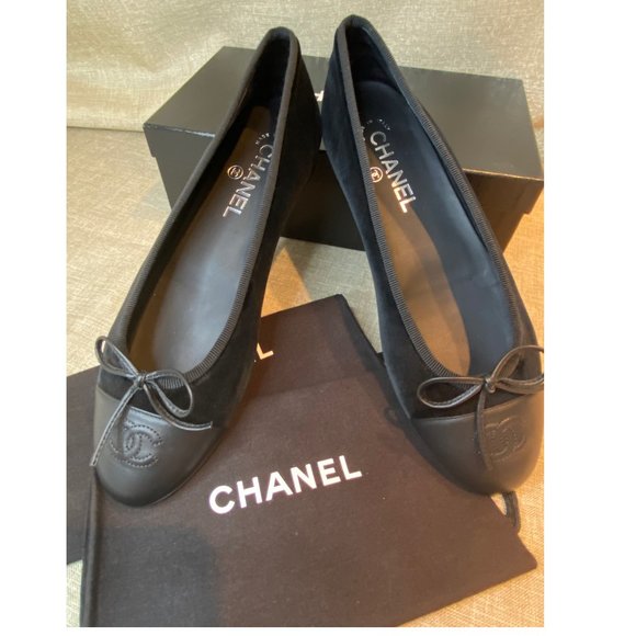 CHANEL Shoes - Chanel Ballet Flats Velvet & Lambskin Cap Toe - 39